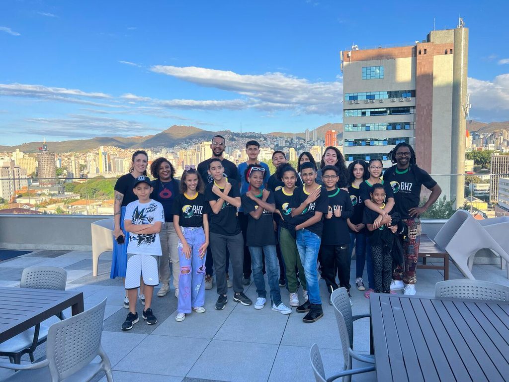 Turma reunida no terraço da Hotmart durante a visita técnica